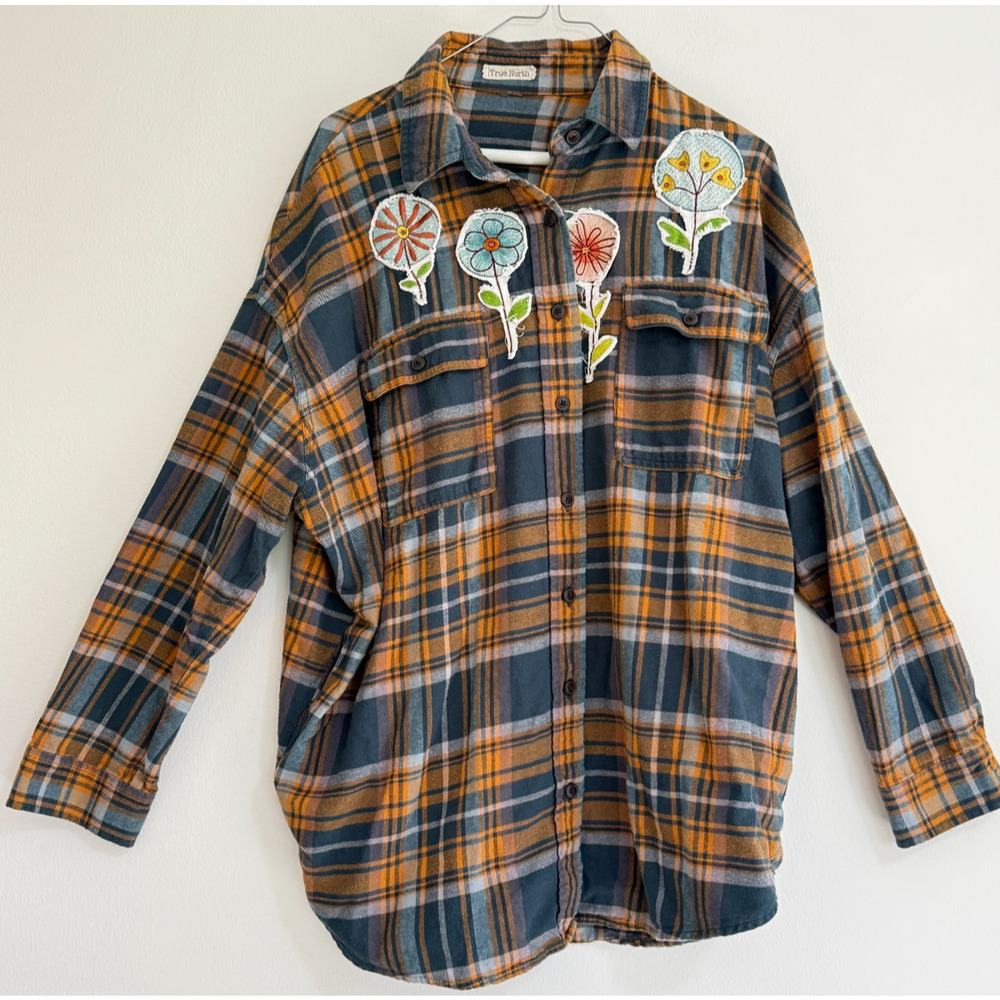 True North Flannel w/Pockets Women's Shirt Boho Floral Patches Size L/XL COTTON